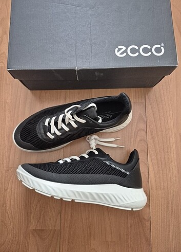 Ecco ayakkabı