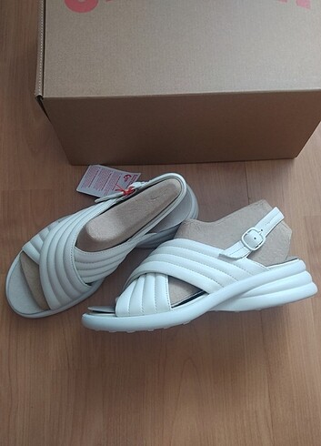 37 Beden beyaz Renk Camper sandalet