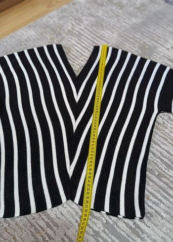 V Yaka Siyah Beyaz Çizgili üst - Görsel 2