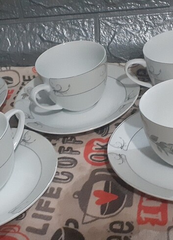  4 fincan 4 adet tabaktır Neskafe fincanları