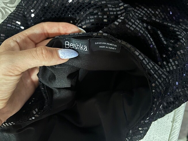 xs Beden siyah Renk BERSHKA SİYAH PARILTILI ELBİSE