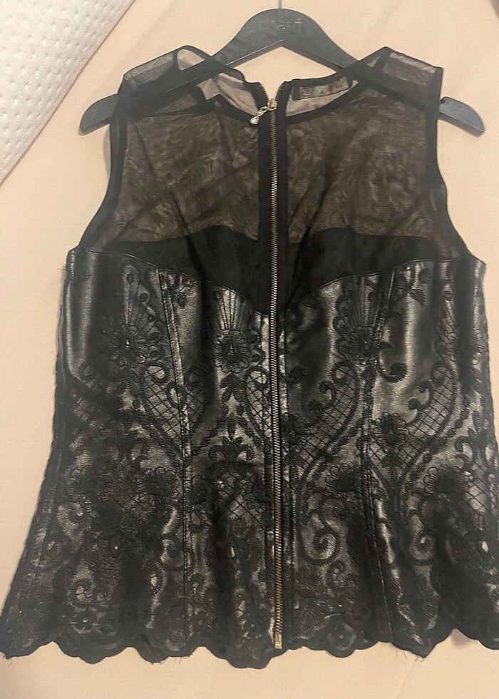 Deri detaylı bluz - Görsel 3