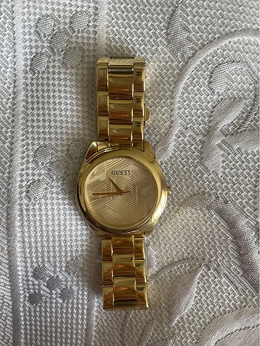 Guess Guess saat