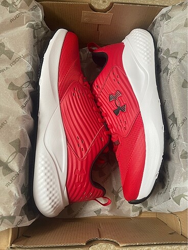 Under Armour 44 numara sıfır etiketli orjinal ayakkabı