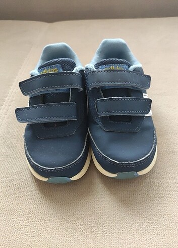 23 Beden Adidas Çocuk Ayakkabısı