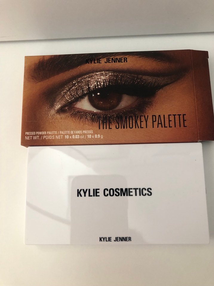 Kylie Smokey Bej ve Gri Tonlarda Göz Farı Paleti - Görsel 5