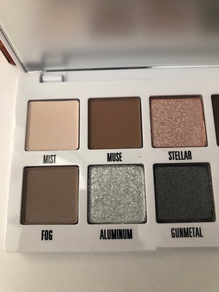 Kylie Smokey Bej ve Gri Tonlarda Göz Farı Paleti - Görsel 3