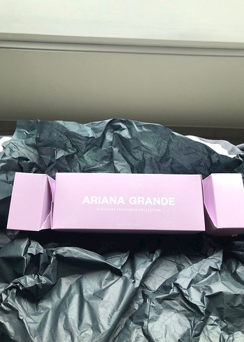 Ariana Grande Mini Cracker Parfüm Seti - Görsel 2