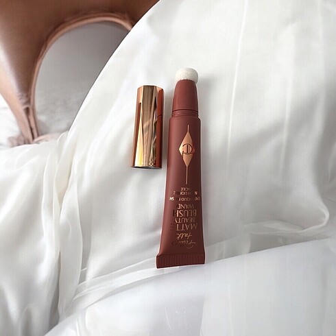 Charlotte Olympia Charlotte Tilbury Pillow Talk Allık
