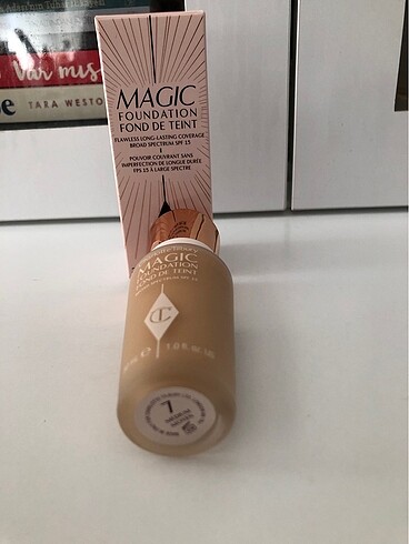 Beden Charlotte Tilbury Magic Fondöten