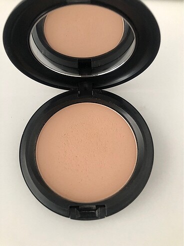 MAC Next To Nothing Pudra