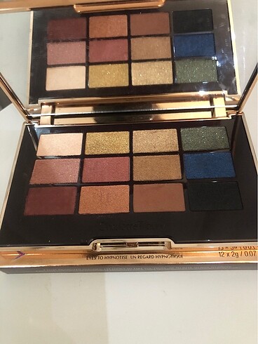 Beden Charlotte Tilbury Icon Baby Far Paleti