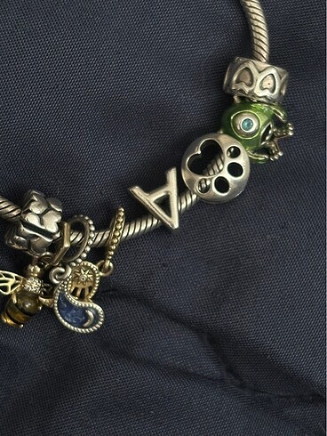 Pandora A harfi charm