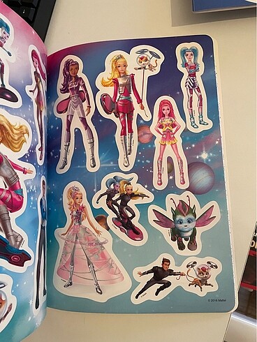 Barbie Çıkartmalı Boyama Kitabı
