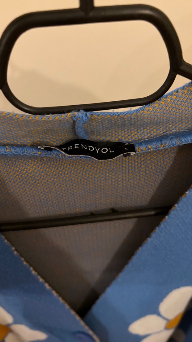 Çiçek Desenli Mavi Düğmeli Hırka - Görsel 4