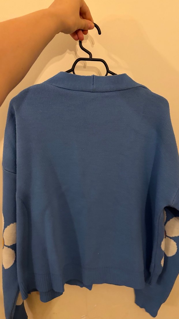 Çiçek Desenli Mavi Düğmeli Hırka - Görsel 3