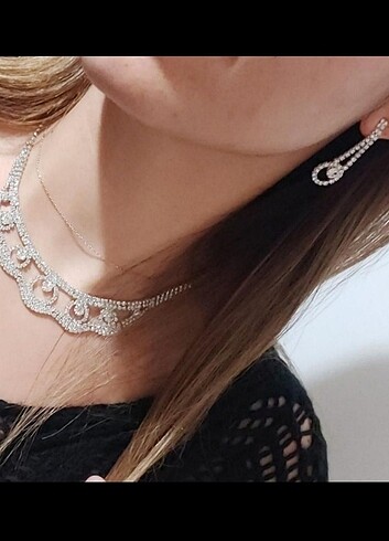 Diğer Taşlı kolye küpe takım bileklik yok
