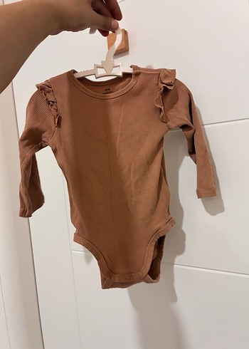 HM Kahverengi Uzun Kollu Fırfırlı Bebek Body