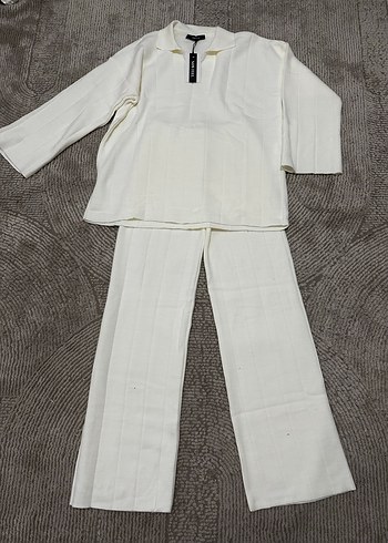 Beyaz V-Yaka Uzun Kollu triko Takımı - Görsel 2