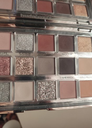 Beden Renk HUDA BEAUTY Icy Nude Far Paleti 16,1g