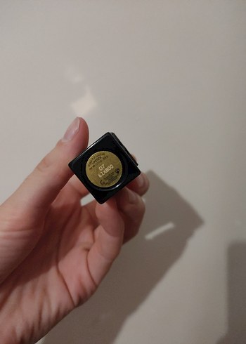 Beden kırmızı Renk Yves Saint Laurent Ruj mercan rengi