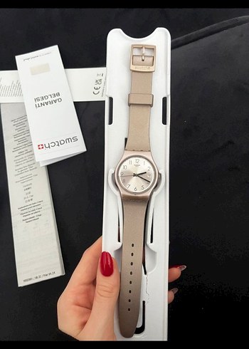 Bej Kayışlı Swatch Kadın Saati - Görsel 3