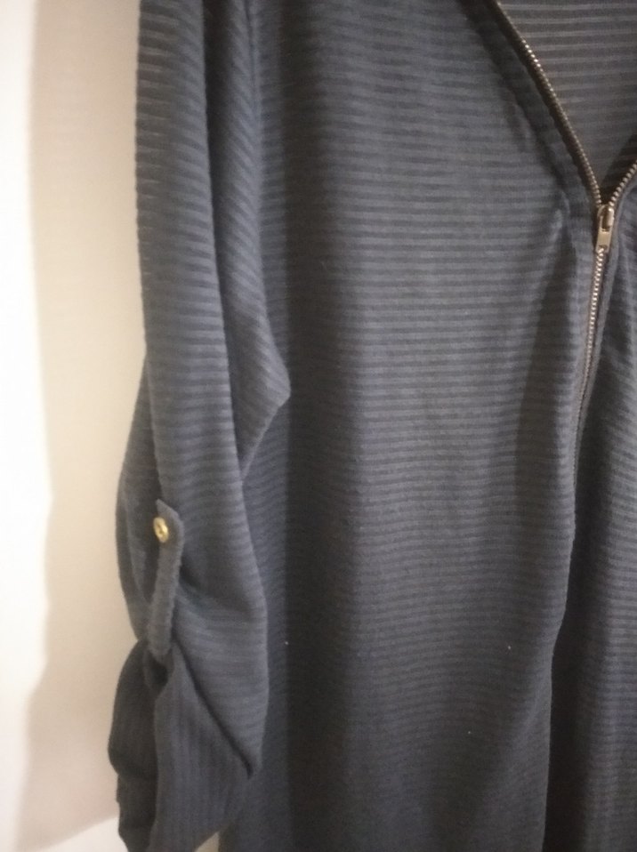 V Yaka Fermuarlı Kadın Bluz - Görsel 3