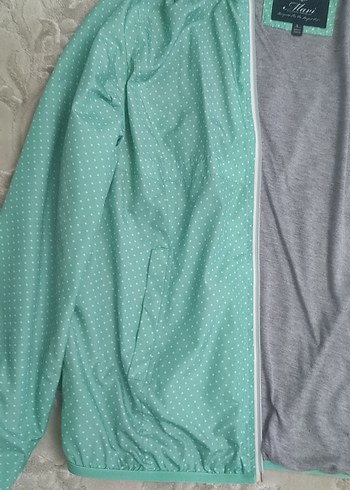 Kapüşonlu Yeşil Yağmurluk - Görsel 2