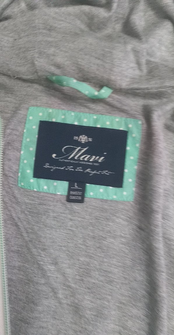 Kapüşonlu Yeşil Yağmurluk - Görsel 3