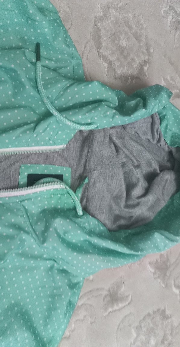 Kapüşonlu Yeşil Yağmurluk - Görsel 4