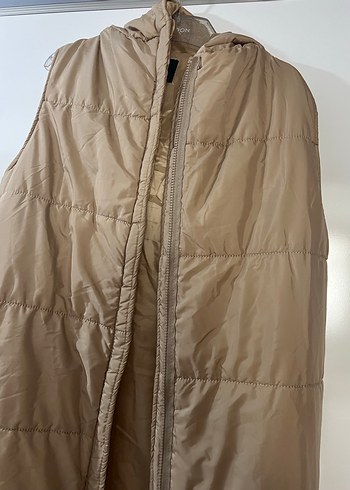 Uzun bej renk Düğmeli Kadın Şişme Yelek - Görsel 4