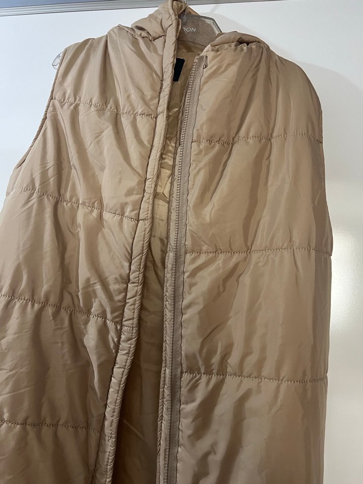 Uzun bej renk Düğmeli Kadın Şişme Yelek - Görsel 4