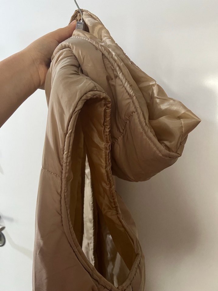 Uzun bej renk Düğmeli Kadın Şişme Yelek - Görsel 3