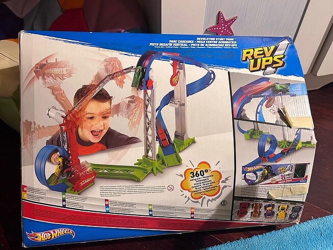 Hot wheels rev ups