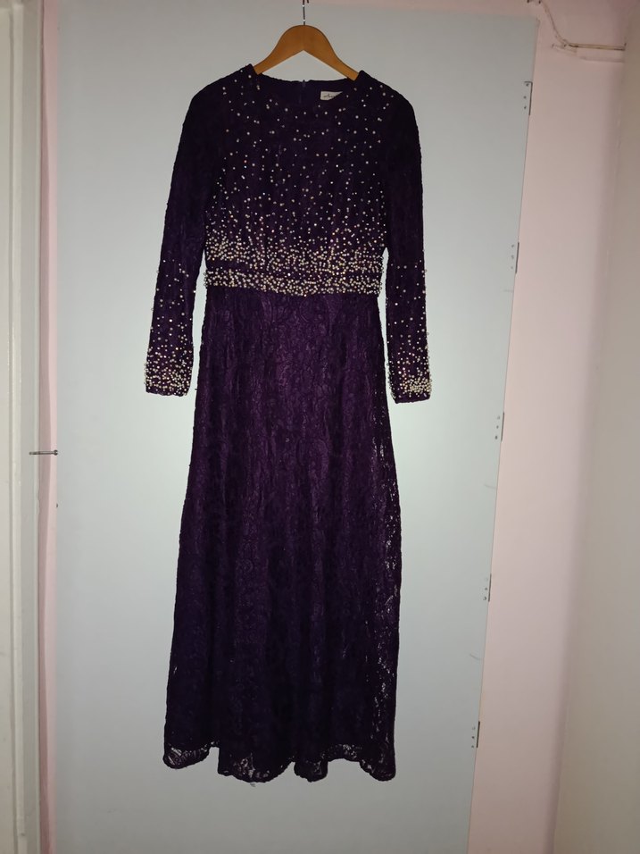 İnci İşlemeli Uzun Kollu Mor Abiye Elbise - Görsel 2