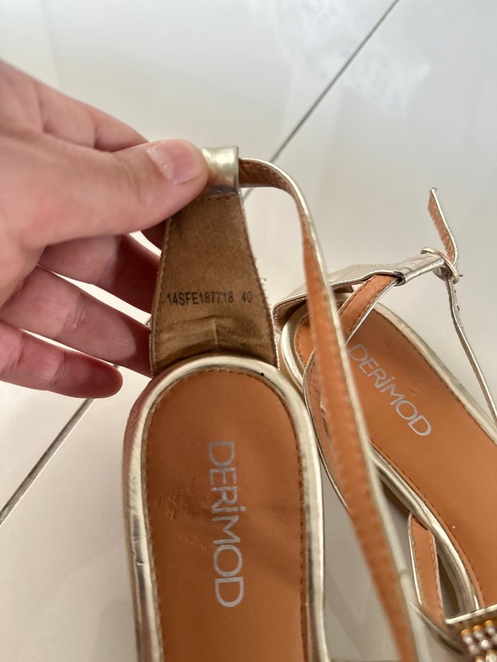 Altın Renkli Stiletto Topuklu Kadın Sandalet - Görsel 2