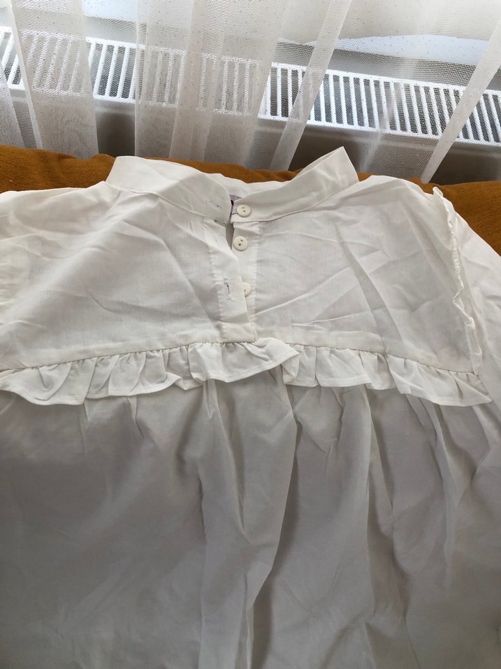 Beyaz Fırfırlı düğmeli bluz - Görsel 2