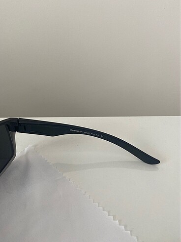 Beden Oakley orijinal gözlük yeni ve etiketli
