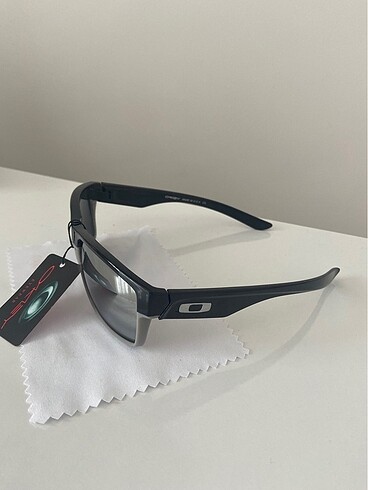 Beden gri Renk Oakley orijinal gözlük yeni ve etiketli