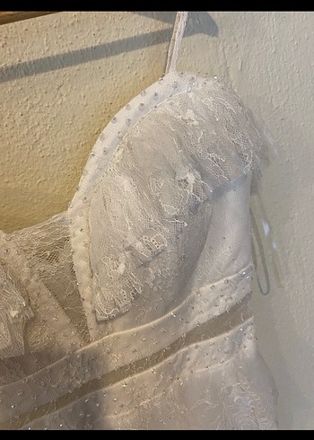 Beyaz V Yaka dantelli dış çekim elbisesi - Görsel 5