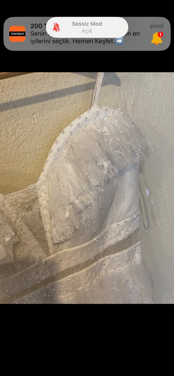 Beyaz V Yaka dantelli dış çekim elbisesi - Görsel 5