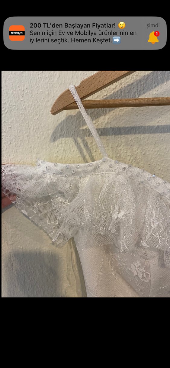 Beyaz V Yaka dantelli dış çekim elbisesi - Görsel 4