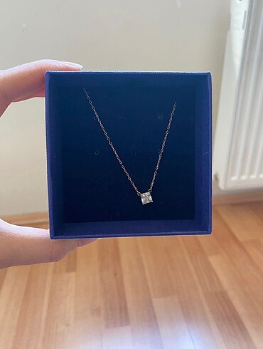  Beden Swarovski Kolye