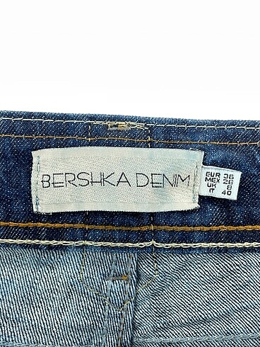 36 Beden lacivert Renk Bershka Jean / Kot %70 İndirimli.