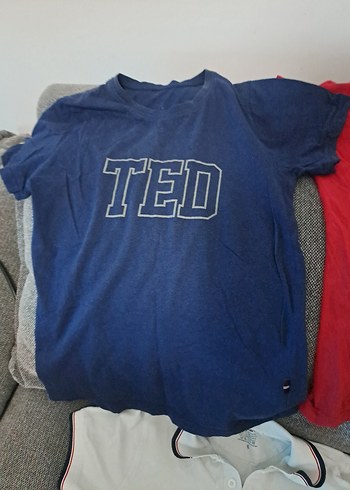 11-12 Yaş Beden kırmızı Renk ted dükkan iyi durumda temiz az kullanılmış