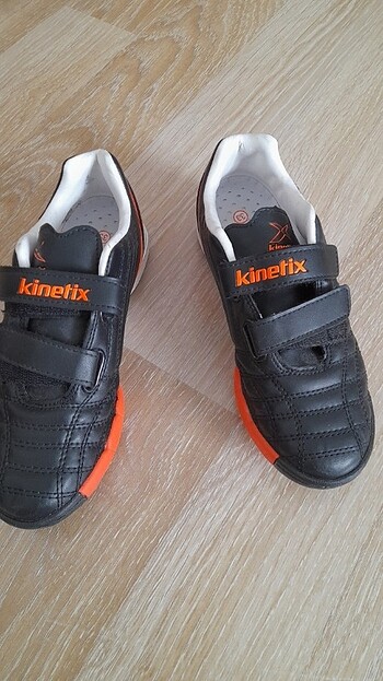 33 Beden Kinetix 33 numara futbol ayakkabısı