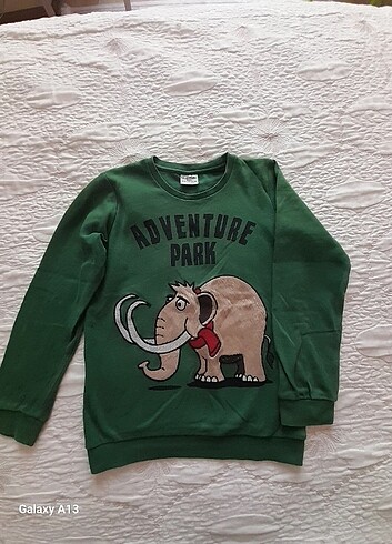LC WAİKİKİ MARKALI 9-10 YAŞ ERKEK ÇOCUK SWEAT