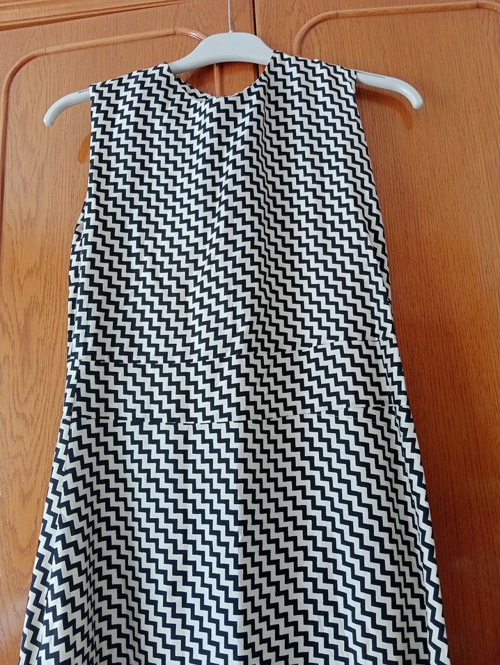 Kolsuz Elbise - Görsel 2