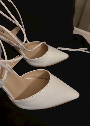 Beyaz Süet Bağcıklı Topuklu Kadın Ayakkabı - Görsel 4
