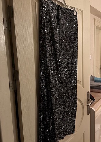 Siyah Parlak Drapeli Uzun Etek - Görsel 3